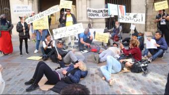 La protesta d’ahir davant de l’ajuntament de Girona