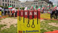 Protesta contra les execucions de dissidents per part del règim iranià al davant del Parlament Europeu, a Brussel·lesDones caminant per un carrer de Teheran