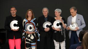 El director del Festival Eufònic, Vicenç Fibla; la pallassa Alba Sarraute; Joan Manuel Serrat; la traductora Dolors Udina, i el pintor Joan-Pere Viladecans, són els cinc guardonats amb els Premis de Cultura del Conca