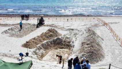 L’exhumació de la fossa de la platja de Sa Coma que es va fer a finals de març, abans que comencés la temporada turística