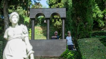 Visitants i elements de l’escenografia dels jardins de Santa Clotilde