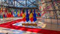 Les banderes de la UE, abans d’una reunió del Consell Europeu a Brussel·les
