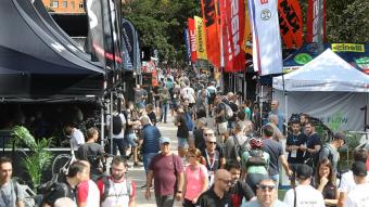 Milers de visitants ja van gaudir ahir de l’àmplia zona d’exposició del festival