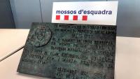 La placa recuperada pels Mossos va desaparèixer del cim del Matagalls