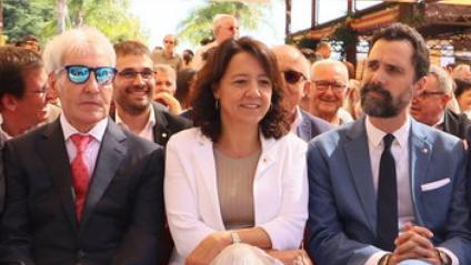 Escudero, ahir, amb la presidenta del Parlament, Anna Erra; el conseller Torrent i el president de la Diputació, Miquel Noguer
