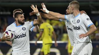 Dovbyk celebra, picant de mans amb Portu, el gol de l’empat que iniciava la remuntada gironina
