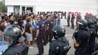 La seguretat privada de la UAB i els mossos han impedit que els joves arribessin a la carpa