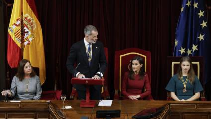 La presidenta del Congrés, el rei, la reina i la infanta Elionor, ahir a la cambra baixa espanyola