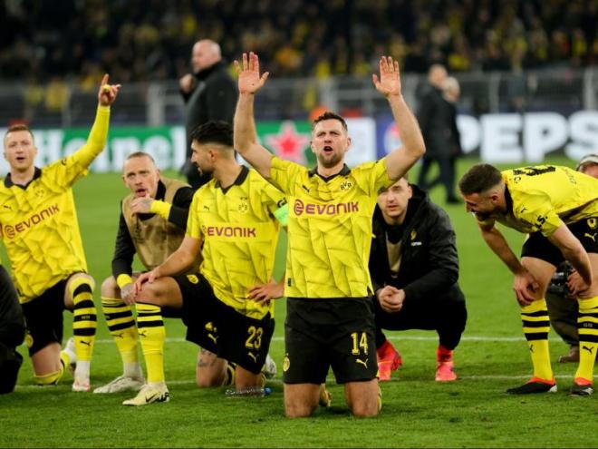 Els jugadors del Dortmund celebren la classificació