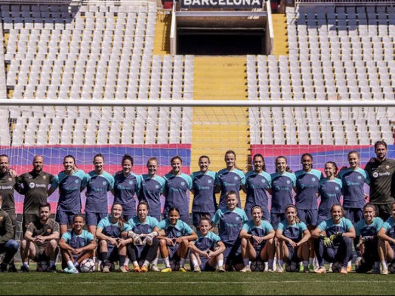 El Barça es fa la tradicional foto abans d’un partit de Champions