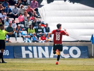 Adrià Gené celebra el gol del triomf al Camp d’Esports de Lleida.