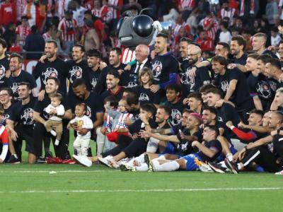 Els jugadors del Girona celebrant la classificació per la Champions a Montilici