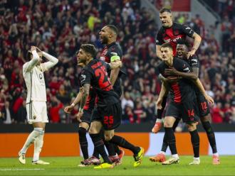El Leverkusen celebrant el primer gol de la remuntada en la semifinal de la Europa League.