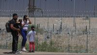 Una família colombiana a Ciudad Juárez, a la frontera entre els Estats Units i Mèxic