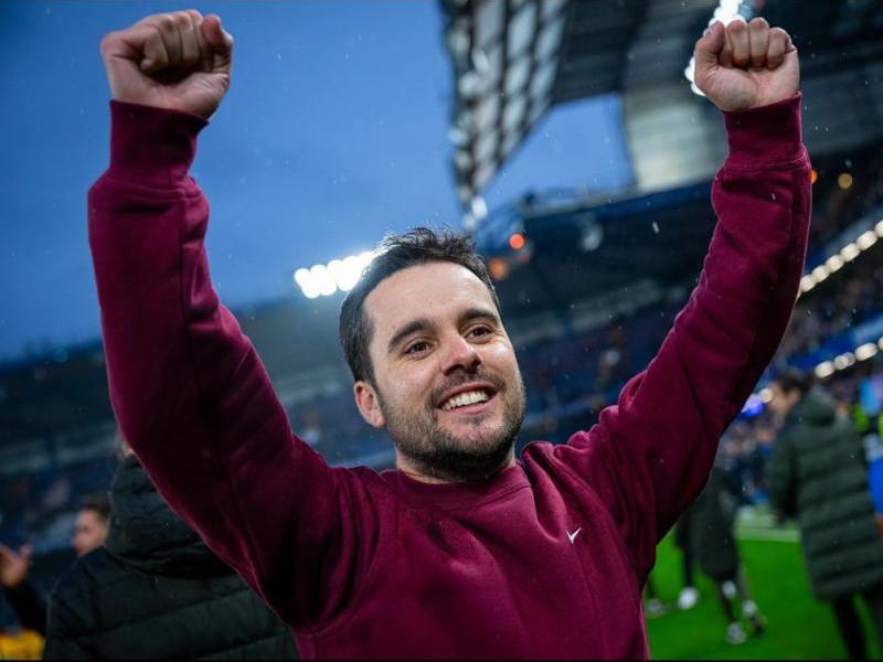 Jonatan Giráldez celebra la victòria a Stamford Bridge