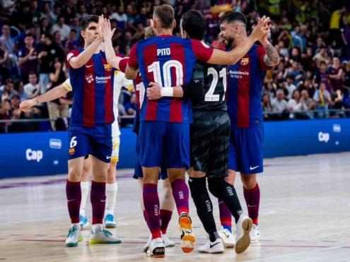 Els jugadors del Barça celebren un dels quatre gols del Barça