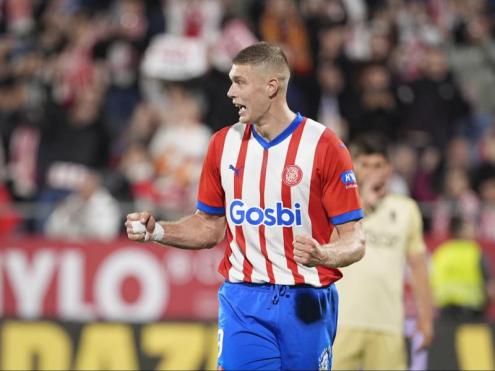 Dovbyk celebrant un dels tres gols contra el Granada