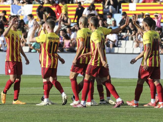 Els jugadors de Catalunya celebren el primer gol del partit